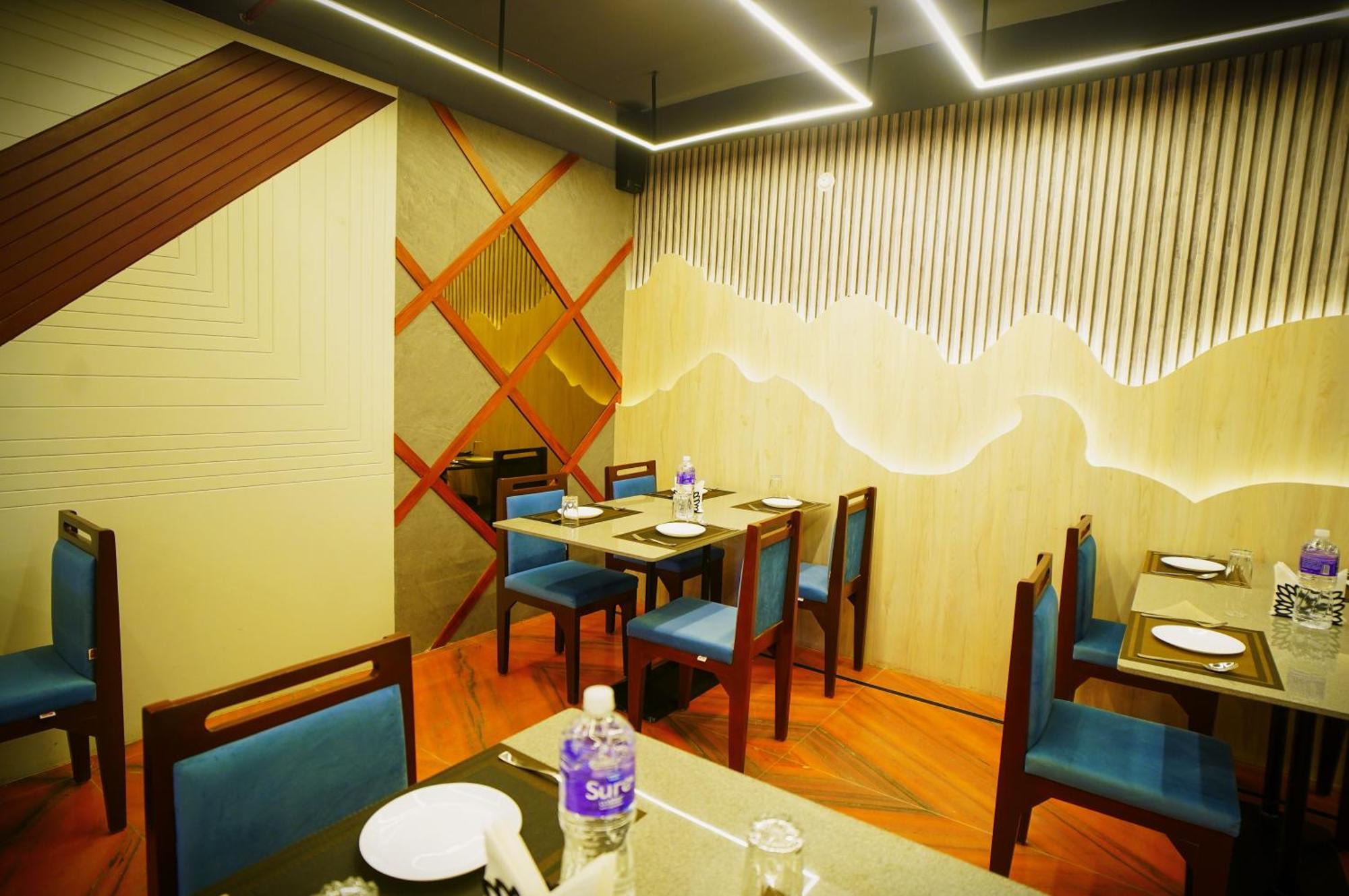 Hotel Rama Gorakhpur Buitenkant foto