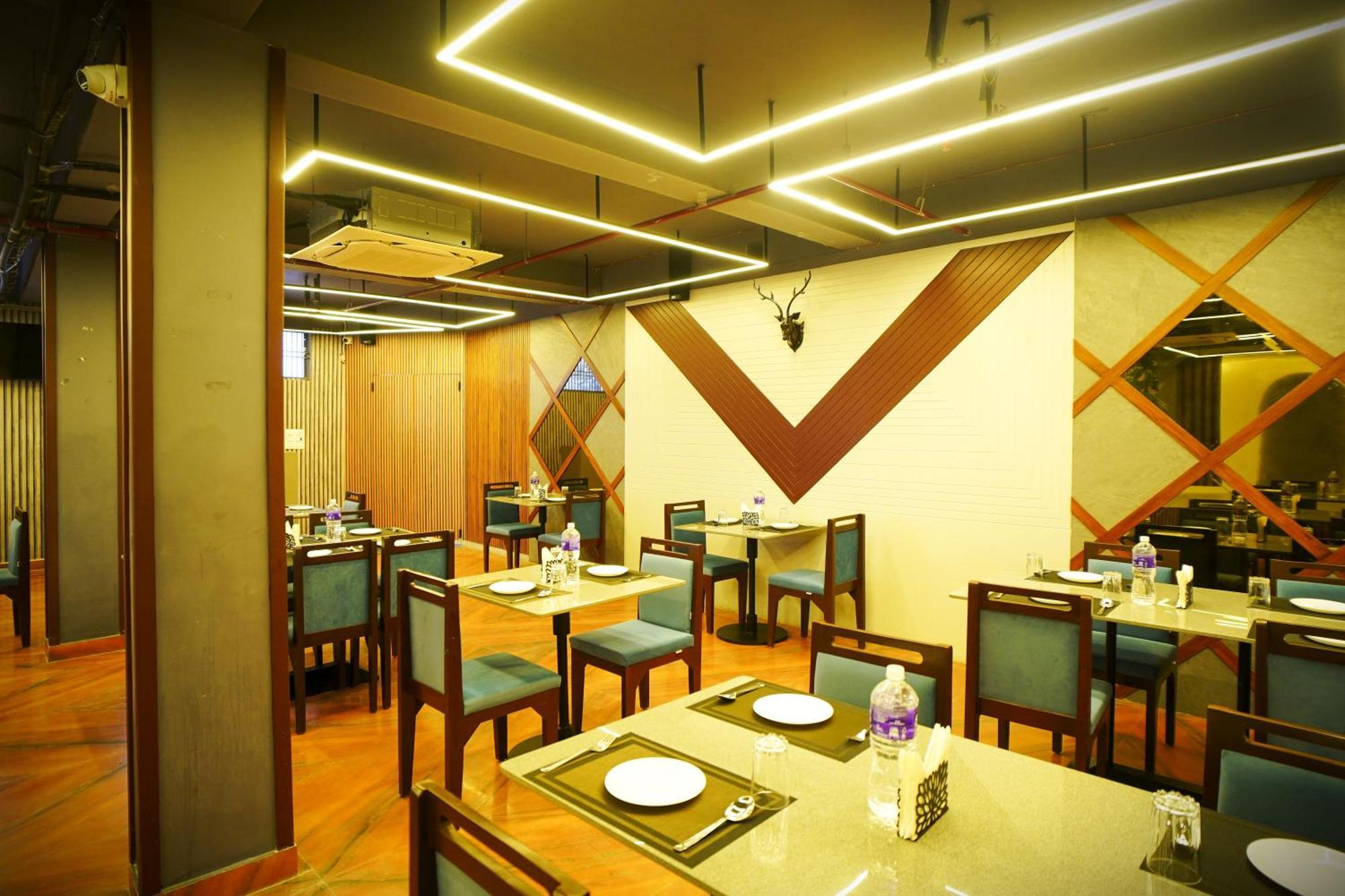 Hotel Rama Gorakhpur Buitenkant foto