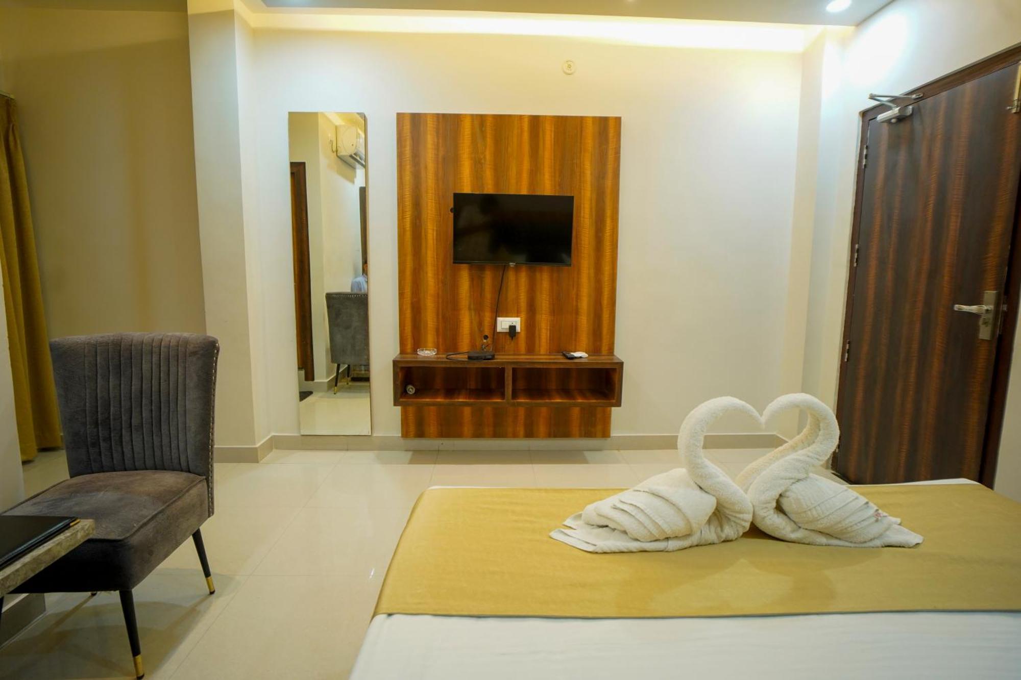 Hotel Rama Gorakhpur Buitenkant foto